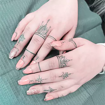 Outer fingers